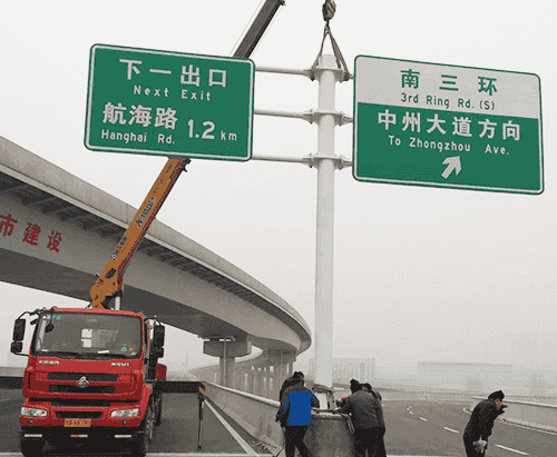 龙潭道路标志杆